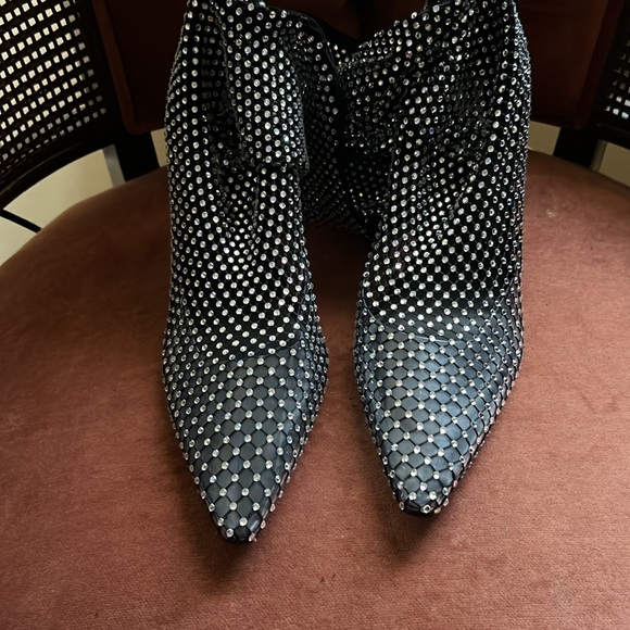 Received them & was too big I wear a 9.5 they had to much room in the back - Picture 4 of 6